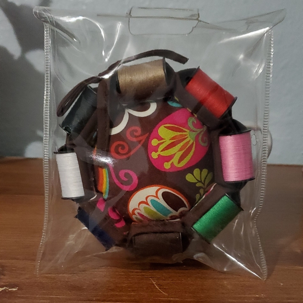 2012, Dritz fabric pin cushion with 8 spools of colored threads. NIB
